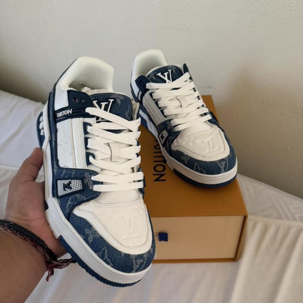 Louis Vuitton trainer size women 10（eu40）